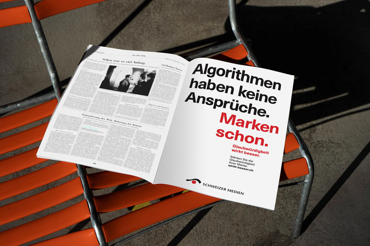 Bild Kampagne Anzeige Auf Stuhl